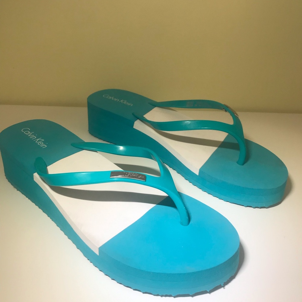 New Calvin Klein Platform Flip Flops Sandals
